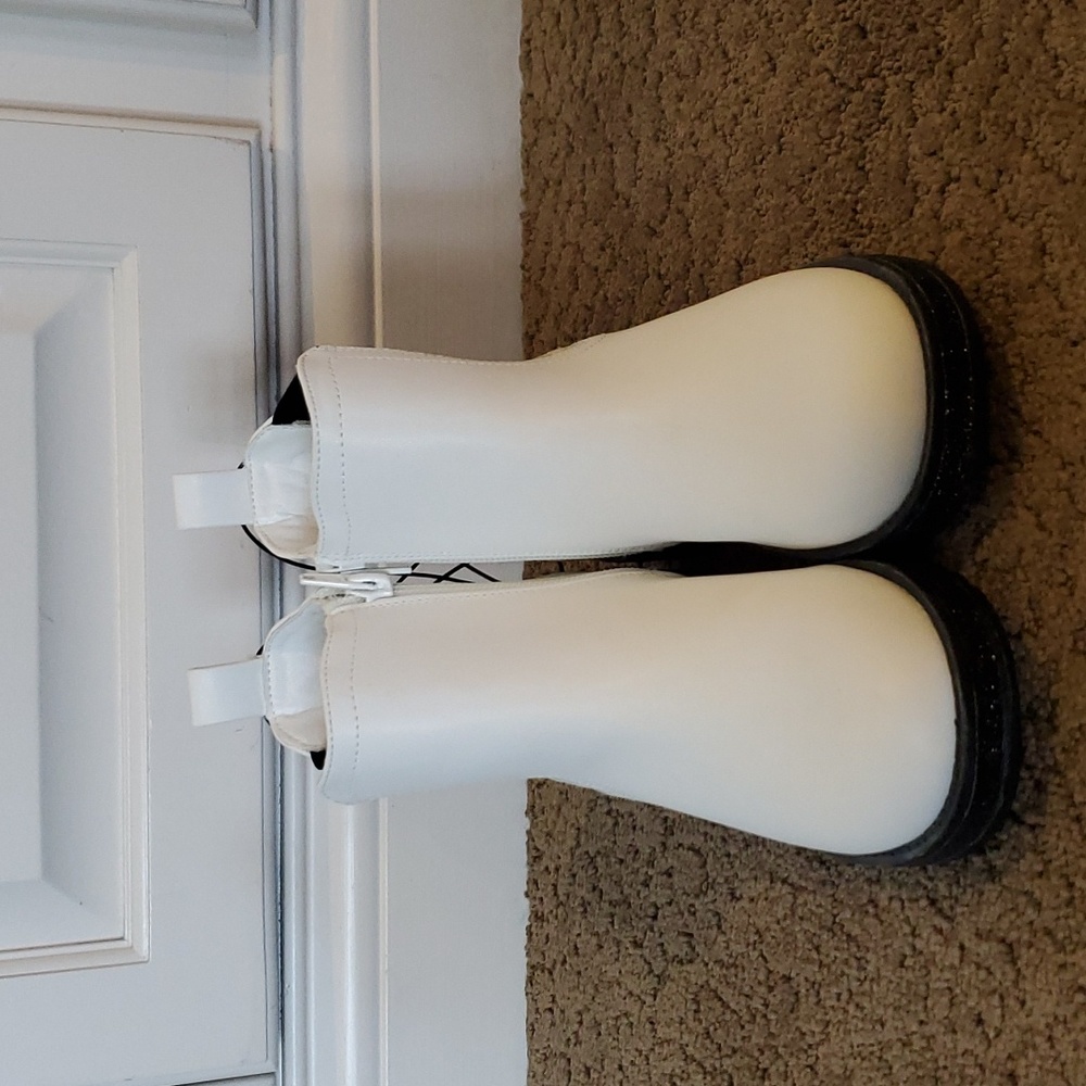 Girls MIA Girl Ellowin White Chelsea Boots Size 2 3 Glitter Midsoles Go-Go NWT - Picture 2 of 7